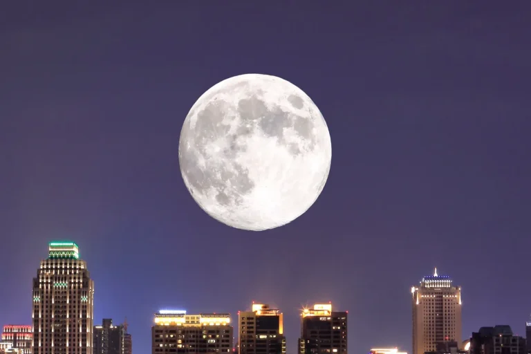 How To Photograph The October Full Moon 2026
